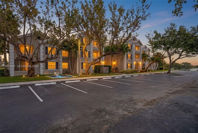 Building Photo - 2841 N Oakland Forest Dr