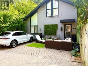 Building Photo - 93 A Balmoral Ave