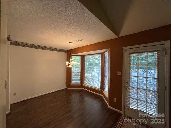 Foto del edificio - 8600 Lockerbie Ln