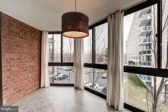 Building Photo - 1001 N Randolph St