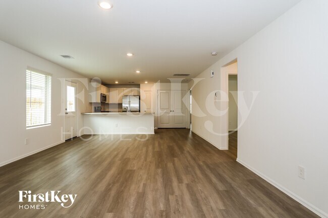 Foto del edificio - 423 Jewett Meadow Dr
