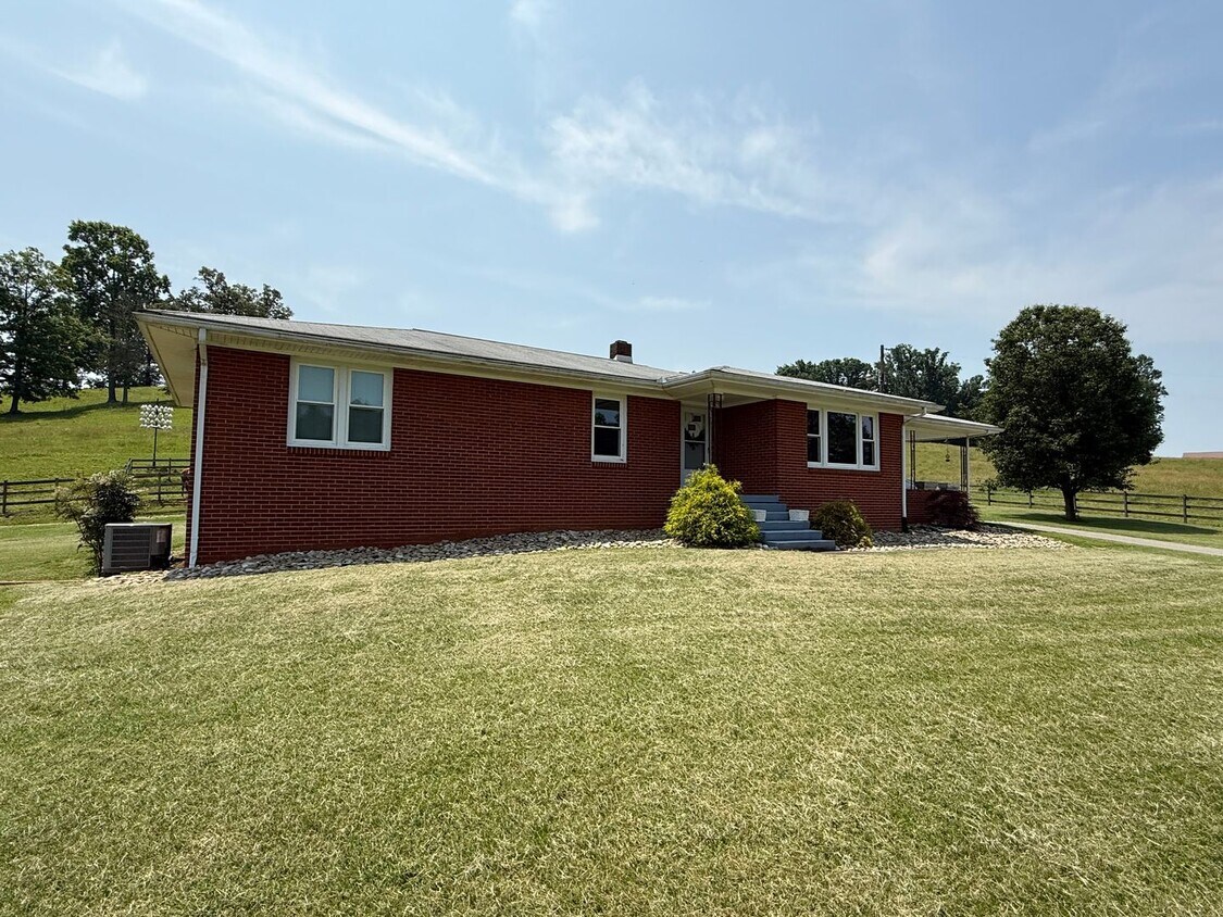Primary Photo - 2459 Middlesettlements Rd