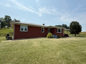 Building Photo - 2459 Middlesettlements Rd