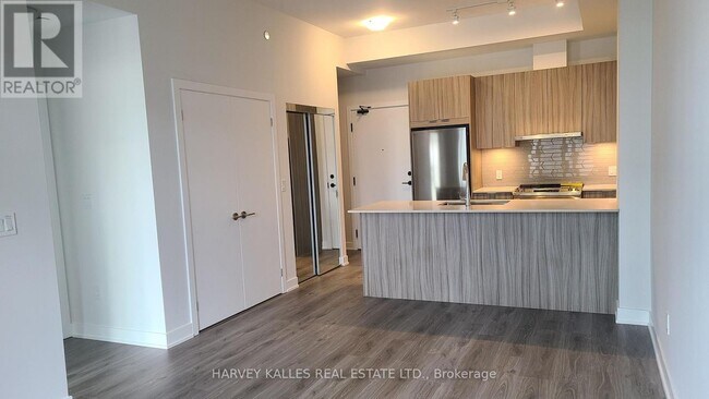 Photo du bâtiment - 430-430 Square One Dr