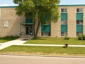 Building Photo - 1035 Powers St