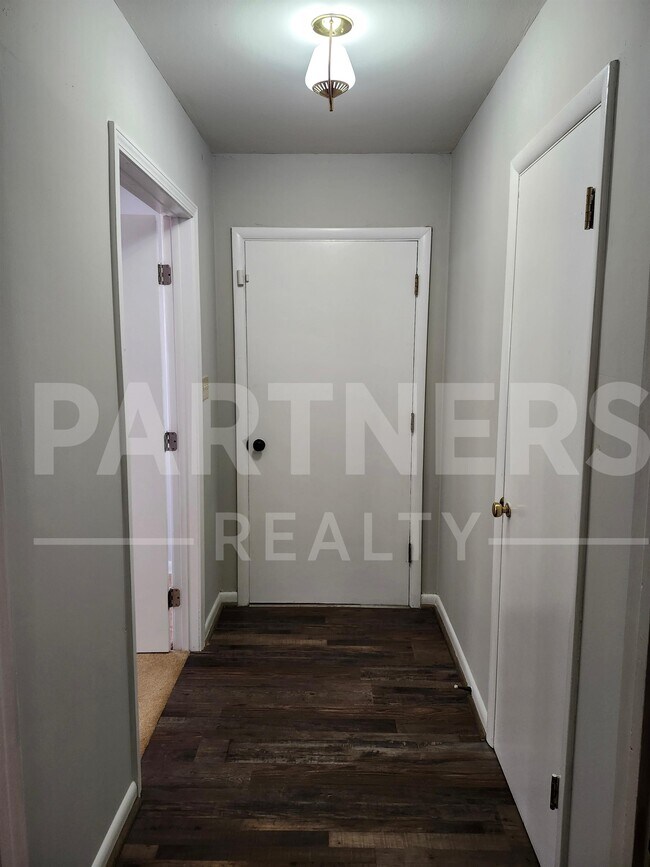 Building Photo - 967 Green Forest Dr