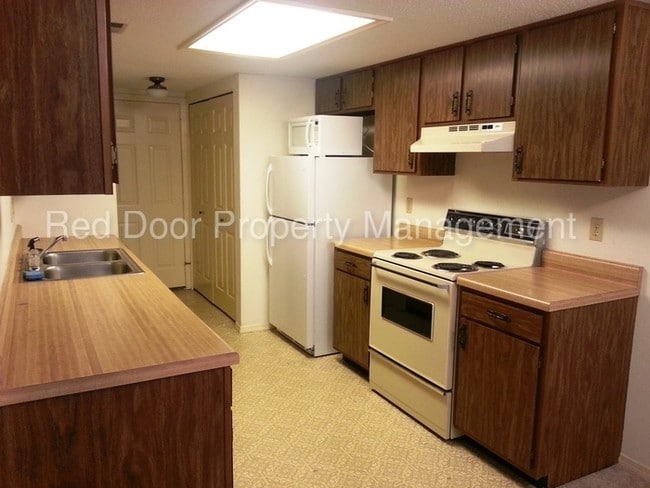 Building Photo - 9032 Cinnebar Dr