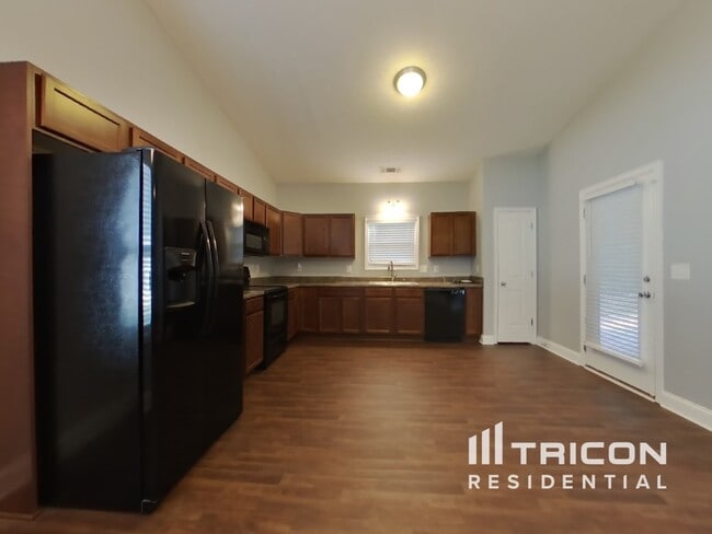 Building Photo - 511 Cole Creek Dr