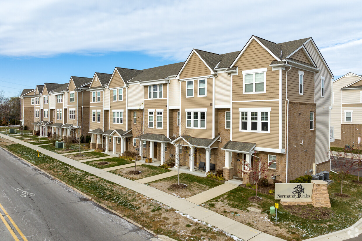 Building Photo - Normandy Oaks