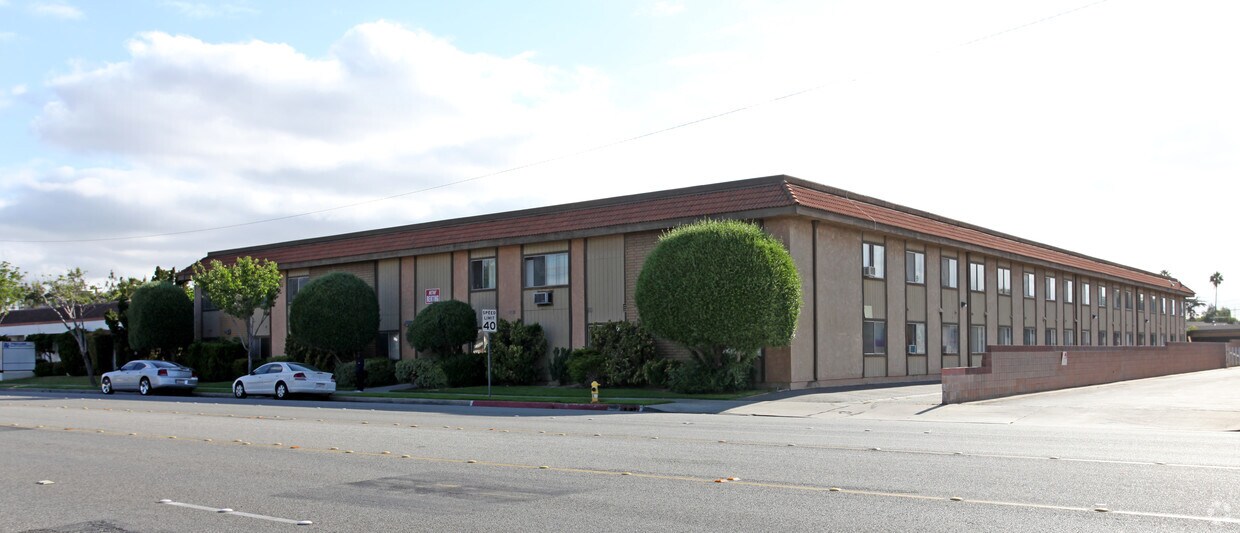 Woodruff Regency Apartments Apartments in Bellflower, CA