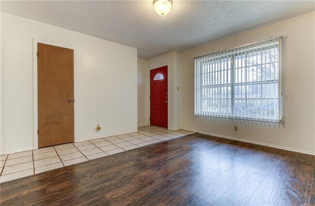 Foto del edificio - 8424 Jamestown Dr
