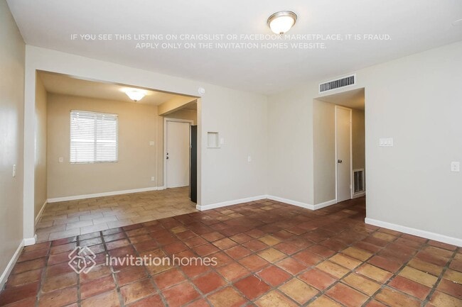 Building Photo - 4402 S Park Dr