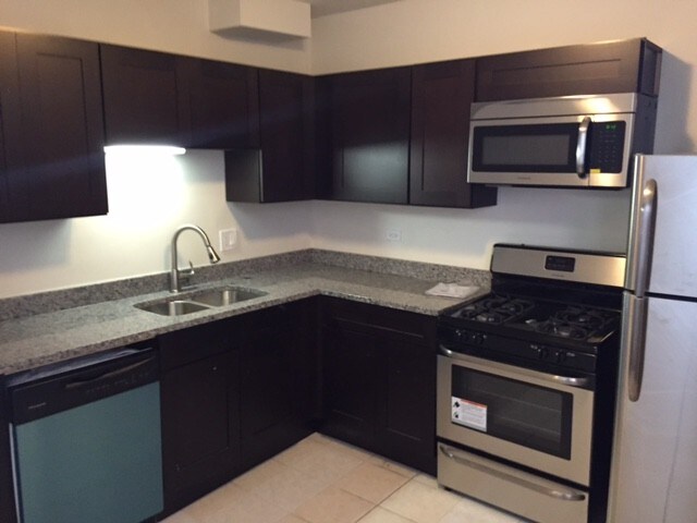 Foto principal - 7910 S East End Ave