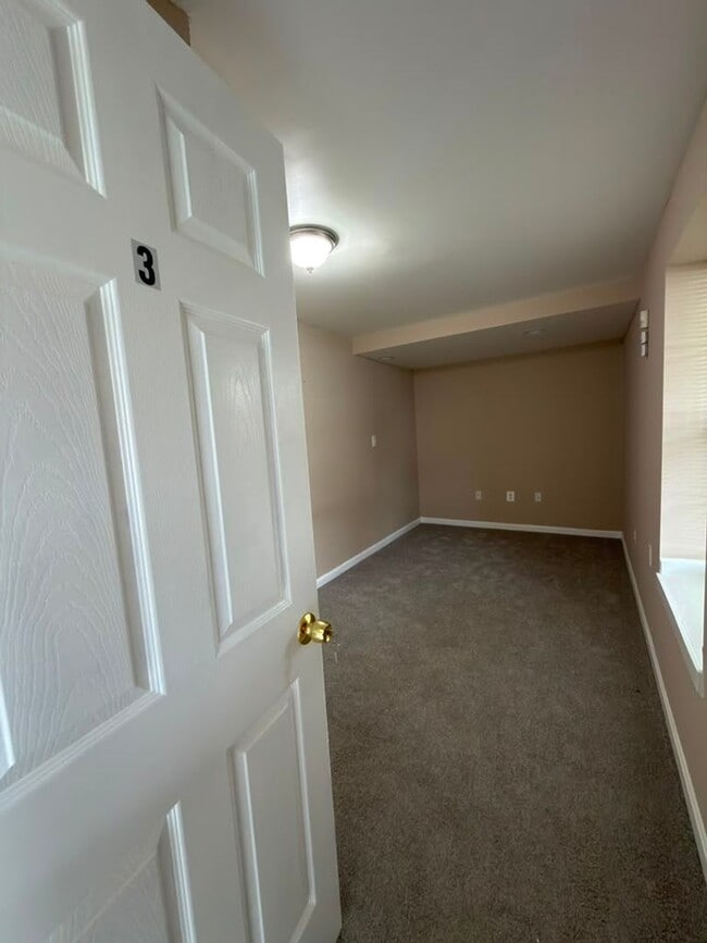 Foto del edificio - Private Basement Room in Waldorf | Utilities & WiFi Included