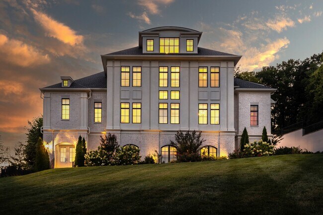 Foto del edificio - 5014 Mountview Pl