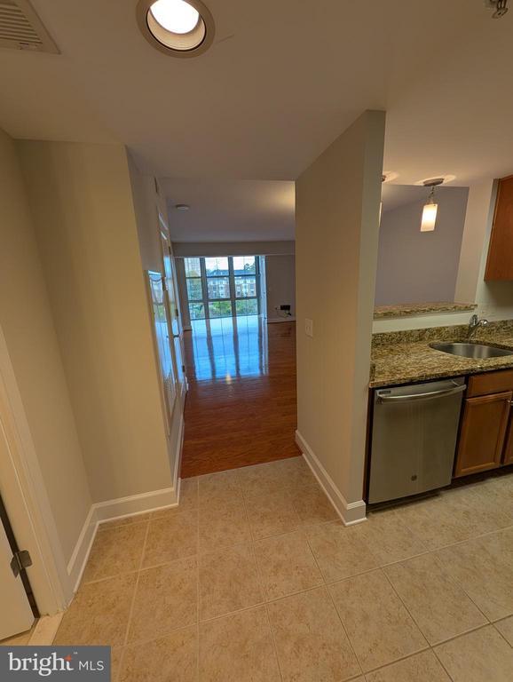 Foto del edificio - 11800 Sunset Hills Rd