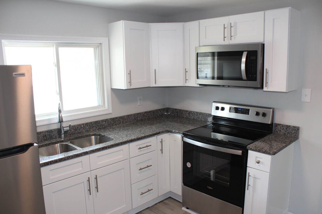 Kitchen - 214 S Apple St