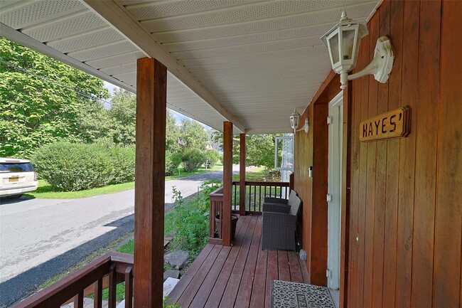 Building Photo - 18 Maples Ln