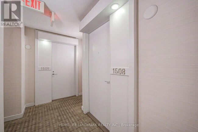 Building Photo - 38 Grenville St