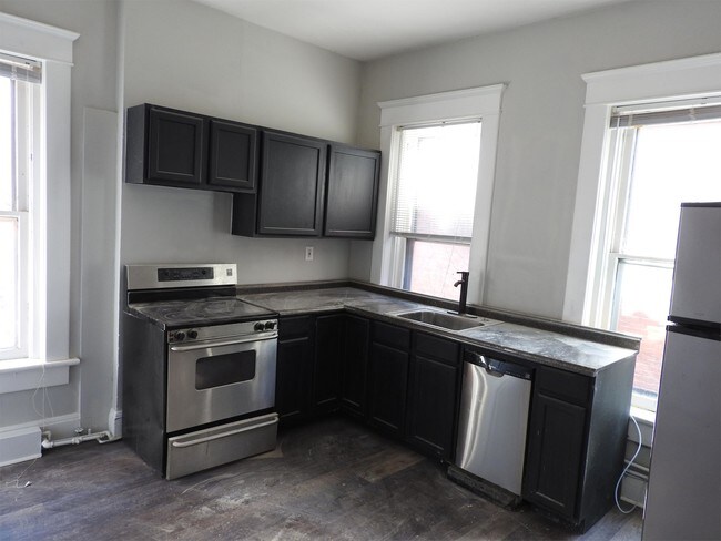 Building Photo - 555S S 18th St