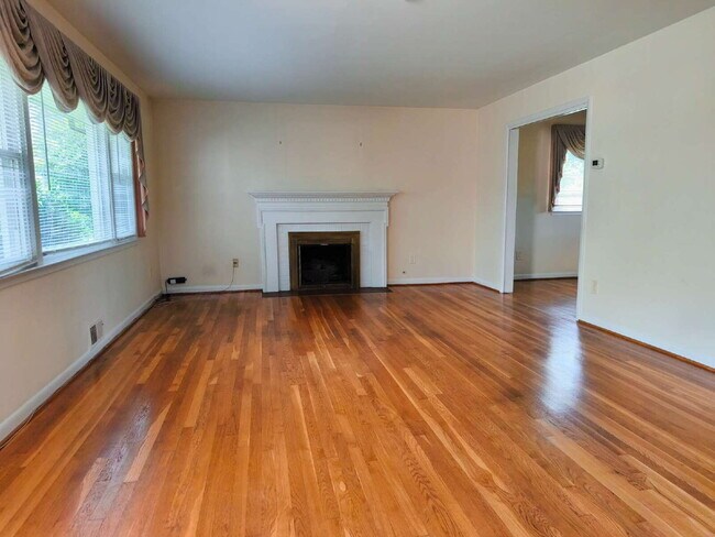 Centrally Located McLean Home with Ample S... - Centrally Located McLean Home with Ample S...