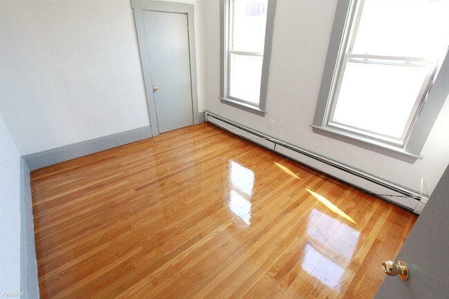 Building Photo - 2 br, 1 bath  - 159 Cambridge St Apt 2