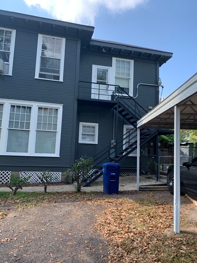 Escaleras - 654 Jordan St