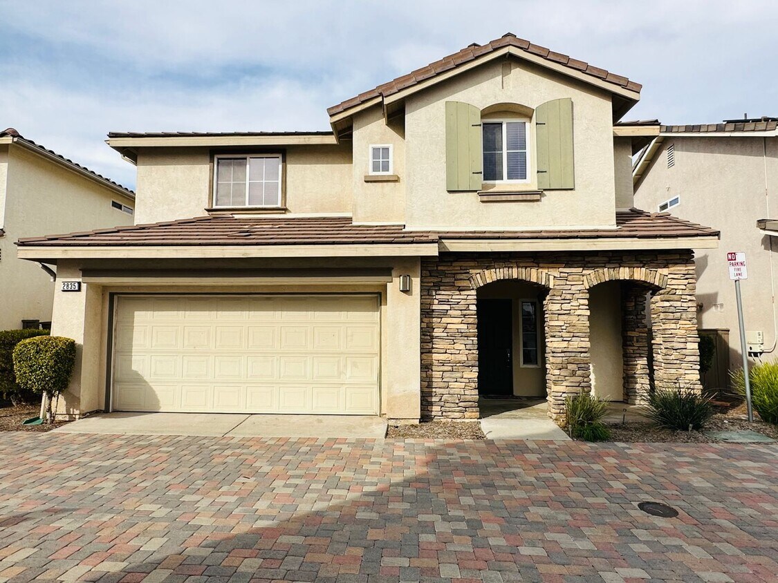 Foto principal - Eastlake - Modern 3bd/2.5ba Single Family ...