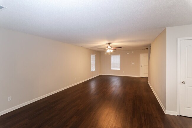 Building Photo - 9999 Chariden Dr