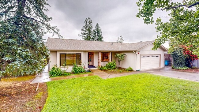 Building Photo - Bright and Beautiful 4 bedroom 2.5 Bath with large enclosed back yard and close proximity to Mari...