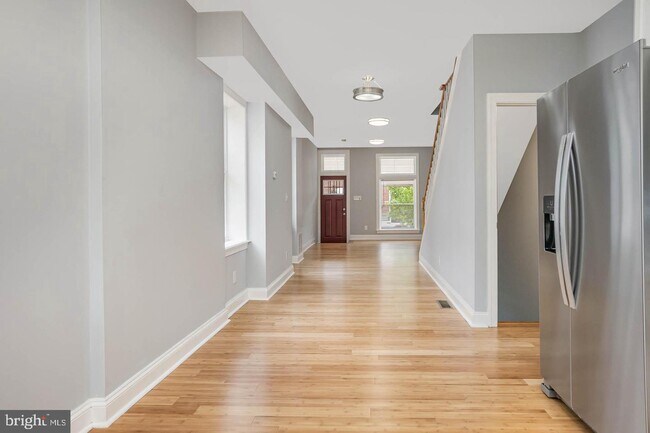 Foto del edificio - 2728 E Monument St