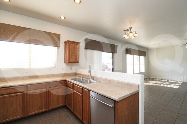 Foto del edificio - 1096 E Parkview Ct