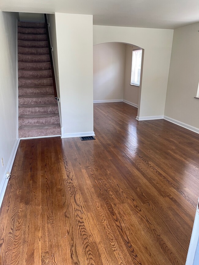 living room - 29 Pleasant Ridge Ave