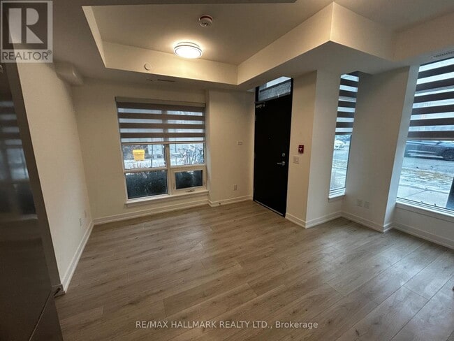 Photo du bâtiment - MAIN - 34-851 SHEPPARD AVENUE W