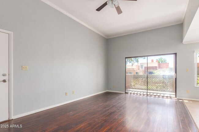 Foto del edificio - 3600 Hayden Rd