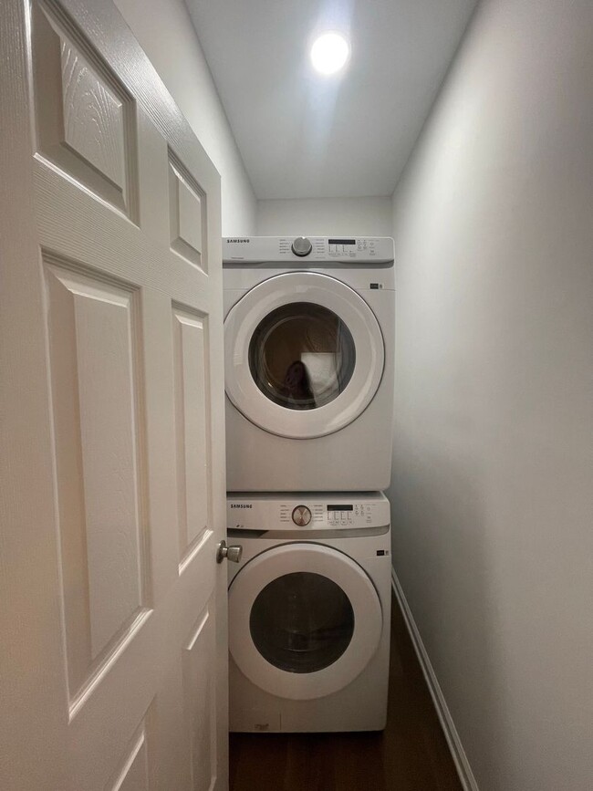 Building Photo - PRE-LEASING FOR AUGUST 2026!