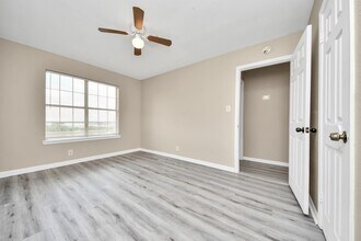 Building Photo - 17111 River Rd