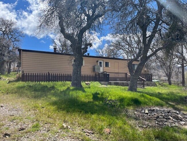 Building Photo - Beautiful Country Views...