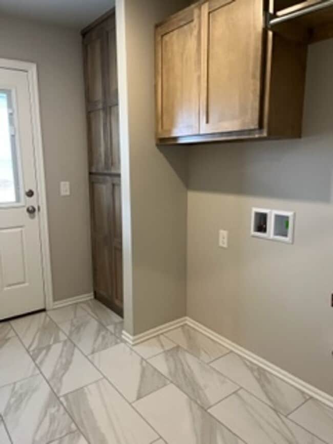 Building Photo - NEW HOME!