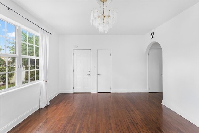 Foto del edificio - 1027 Euclid Ave