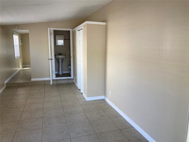 Foto del edificio - 5609 Tangerine Ave S