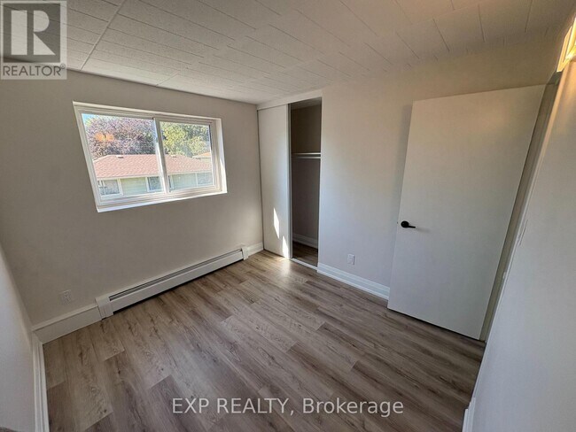 Building Photo - 4422 Huron St