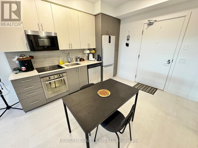 Building Photo - 415 Main St W