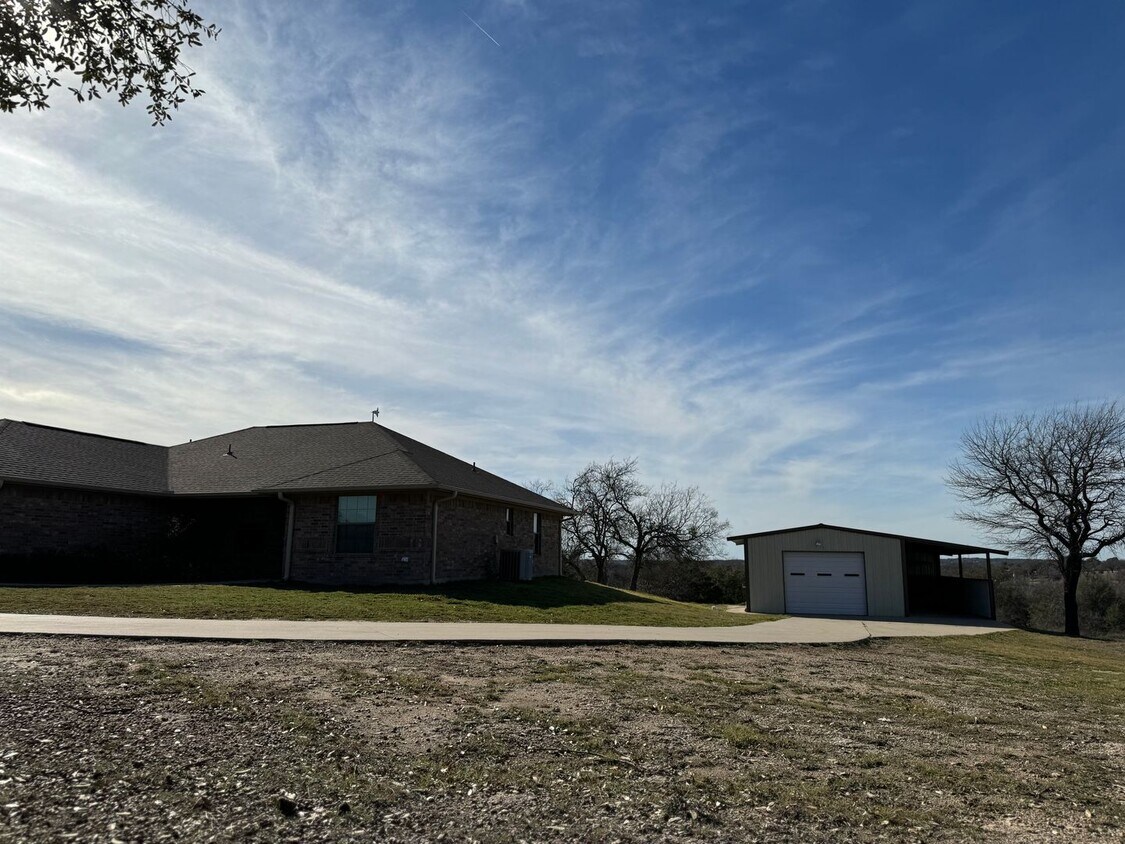 Foto principal - 4 Acres + METAL SHOP + Bonus ROOM