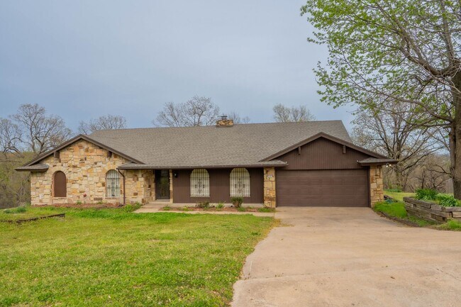 Foto del edificio - Price drop! Recently updated 3 bed/ 2 bath...