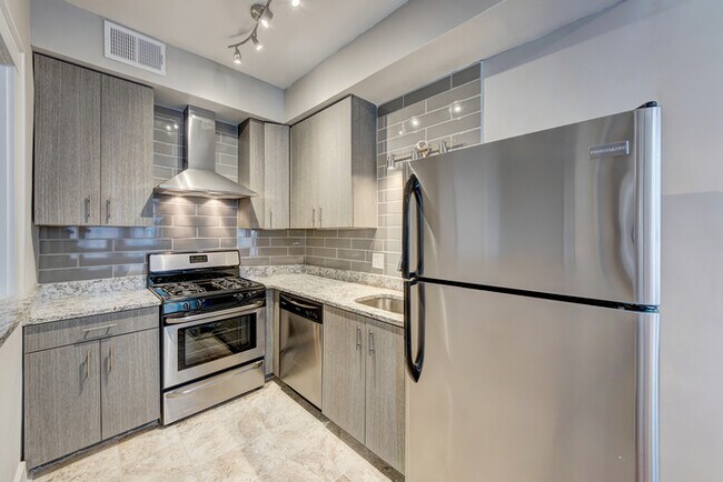 Building Photo - Stunning Renovations, Walkscore 89!