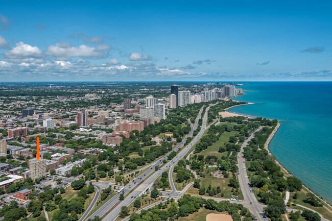 Foto del edificio - 4750 N Clarendon Ave