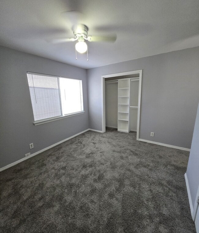 Building Photo - Great 2 bed 1 bath townhome in Justin!