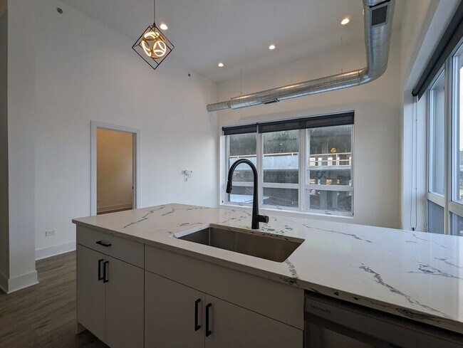 Foto del edificio - 4731 N Western Ave