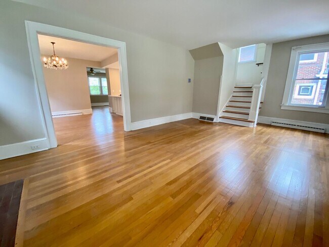 Foto del edificio - North Asheville - Renovated 1020's Charmer!